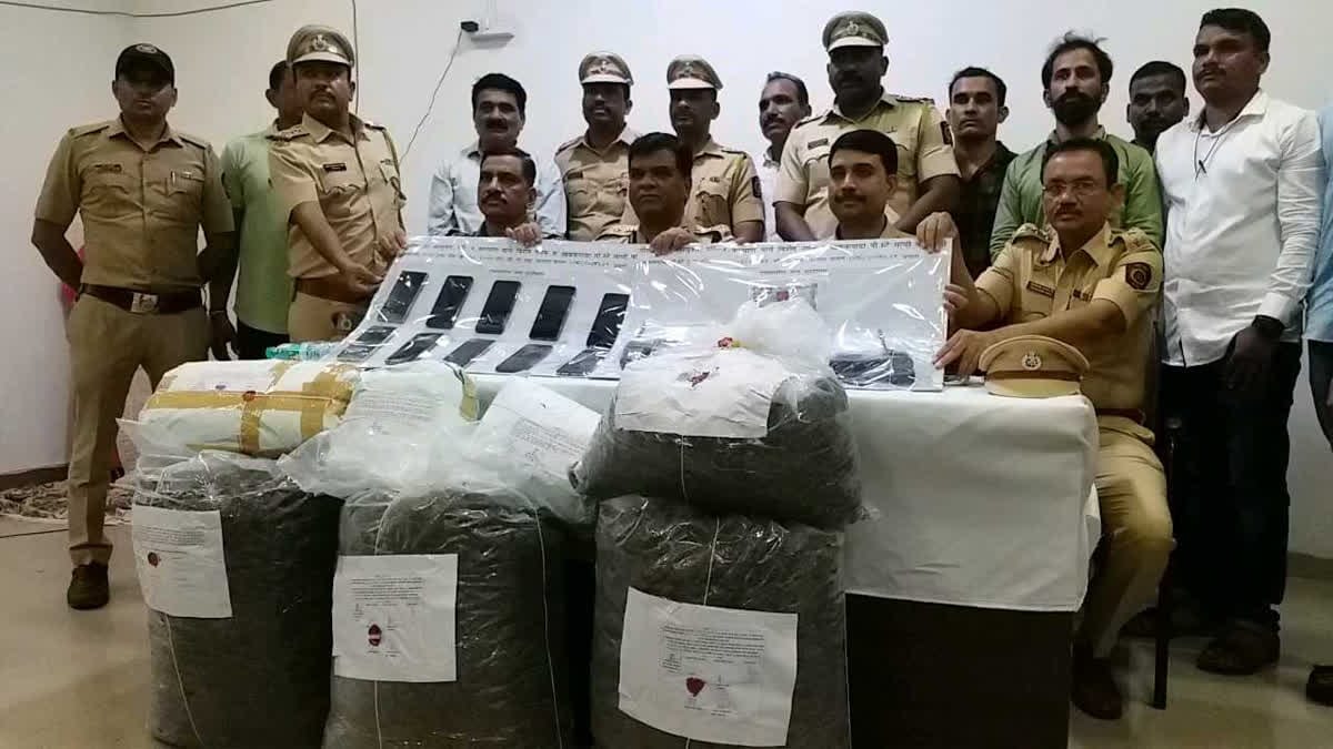 दोन हजार किलोमीटरचा प्रवास करत खडकपाडा पोलीसांनी विशाखापट्टनम जंगलातून अंमली पदार्थांची तस्करी करणाऱ्या १३ जणांना केली अटक..