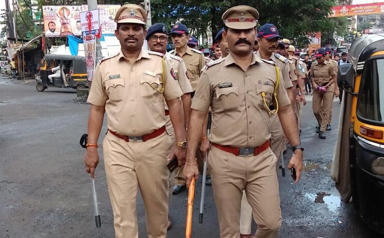 गणेशोत्सव शांततेत पार पडण्यासाठी विष्णुनगर पोलीस ठाण्याकडून रूट मार्च..
