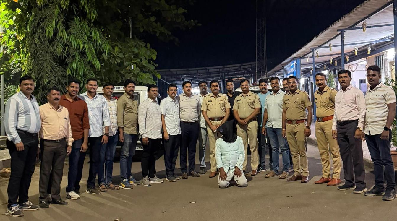 आरोपीस २४ तासाचे आत अटक करत देसाई गावच्या खाडी पुलाचे खालील ट्रॉली बॅगेतील अनोळखी महिलेच्या मृतदेहाचे गुढ उकलले..