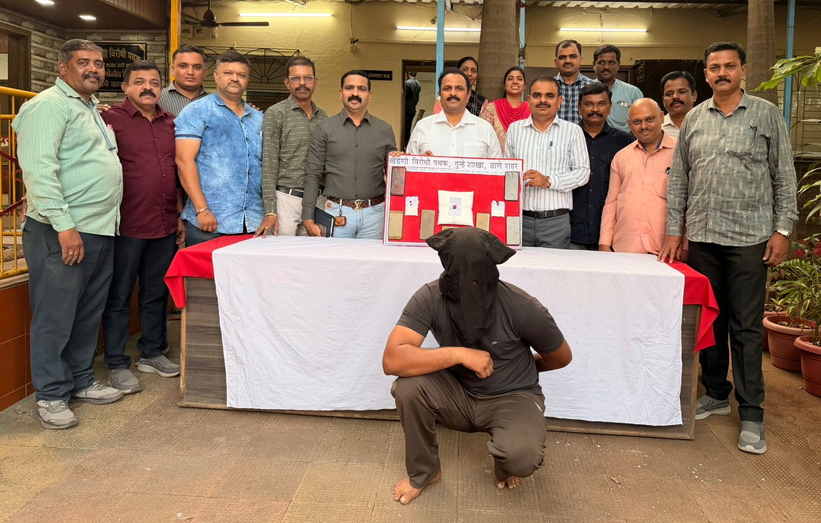 खंडणी विरोधी पथक, गुन्हे शाखा, ठाणे यांच्याकडुन एम.डी. (मेफेड्रोन) ह्या अंमली पदार्थ विक्री करणाऱ्या रॅकेटचा पर्दाफाश..