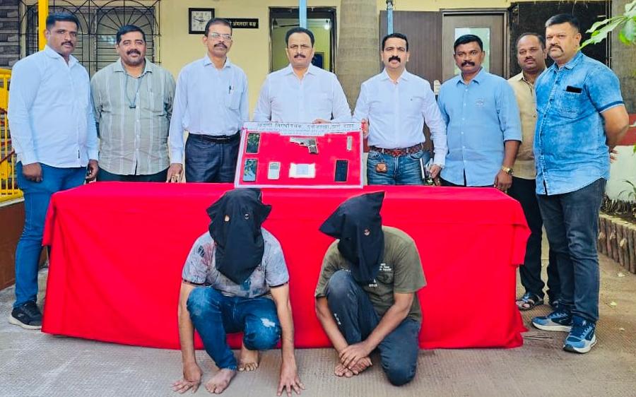 ठाणे खंडणी विरोधी पथकाच्या कारवाईत एम.डी. (मेफेड्रोन) विक्री करणाऱ्या इसमाकडुन १०.८८ लाख रूपये किंमतीचा १०८.८ ग्रॅम वजनाचा अंमली पदार्थ, एक अग्नीशस्त्र व एक जिवंत काडतुस जप्त..